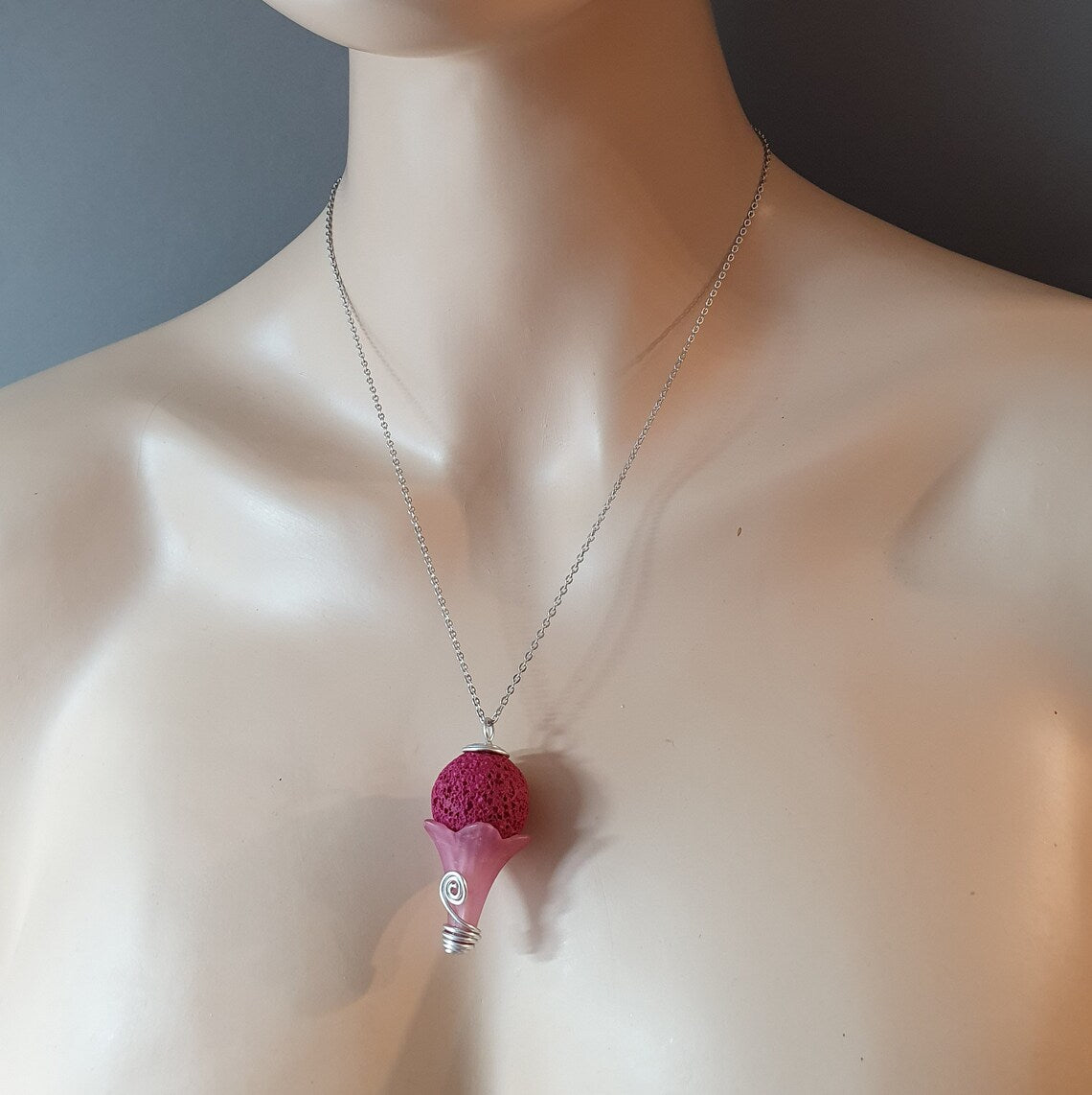 Kette Edelstahl, pinke Lavakugel in rosa Blüte, WireWire, Aludraht