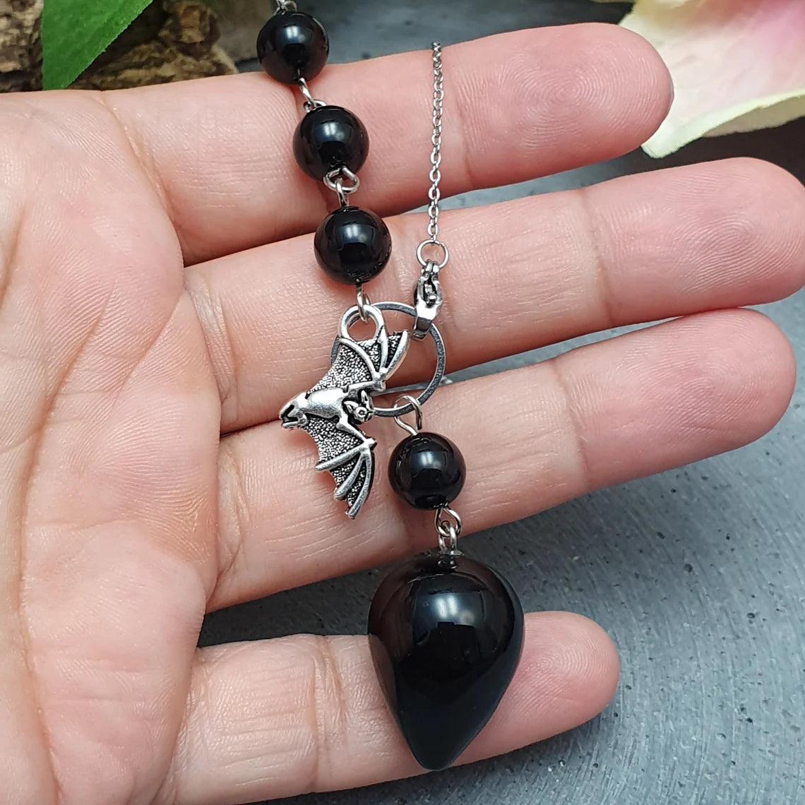 Pendel, Pendulum, Kette, Onyx, Fledermaus, Steinbock, Wandlung und Veränderung