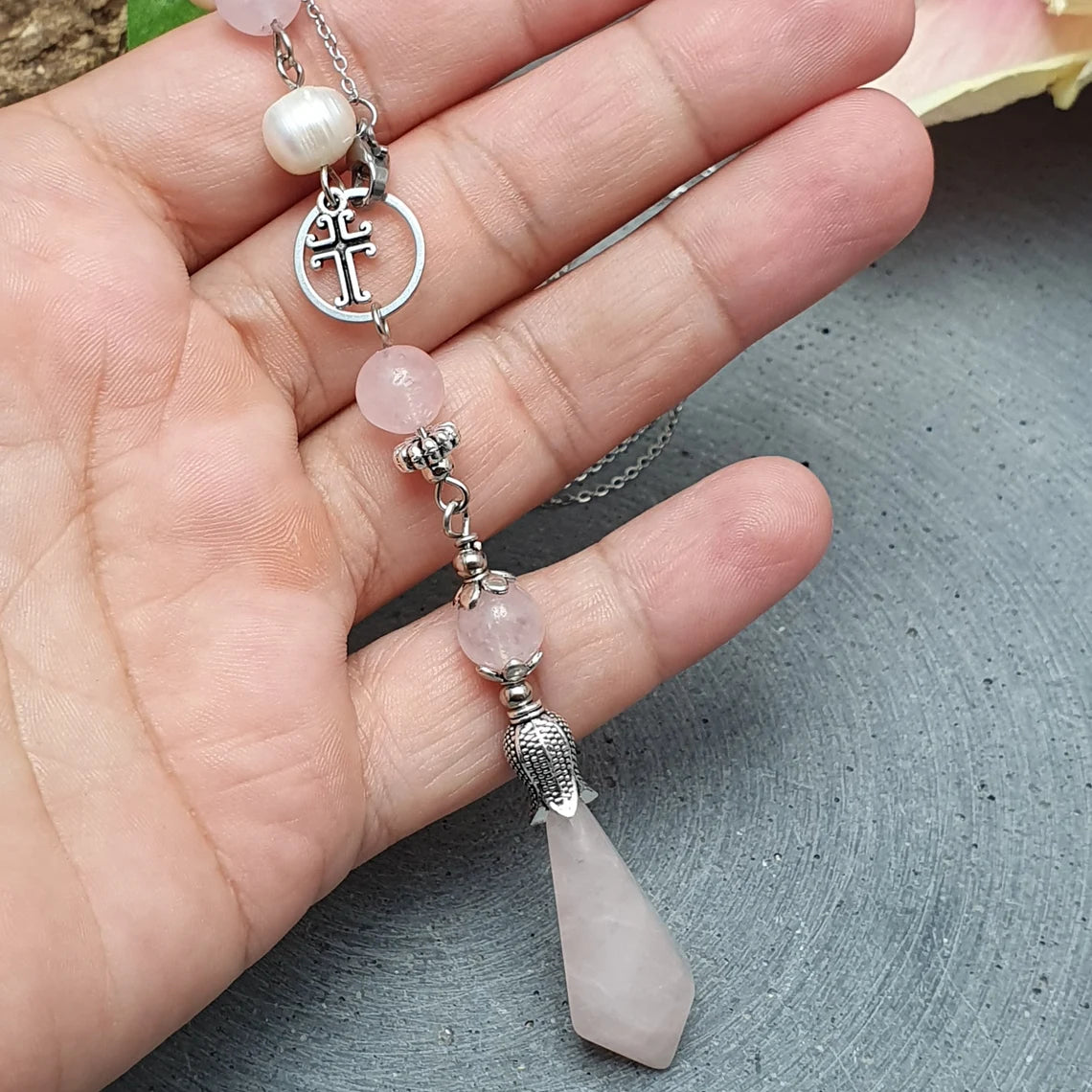 Pendel, Pendulum, Kette, Rosenquarz, Kreuz, Stier, Venus, Fruchtbarkeit, Kinderwunsch