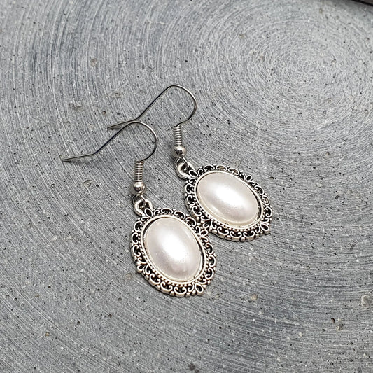 Ohrhänger, mit Cabochon, Perlweiss, Nostalgisch, Vintagelook