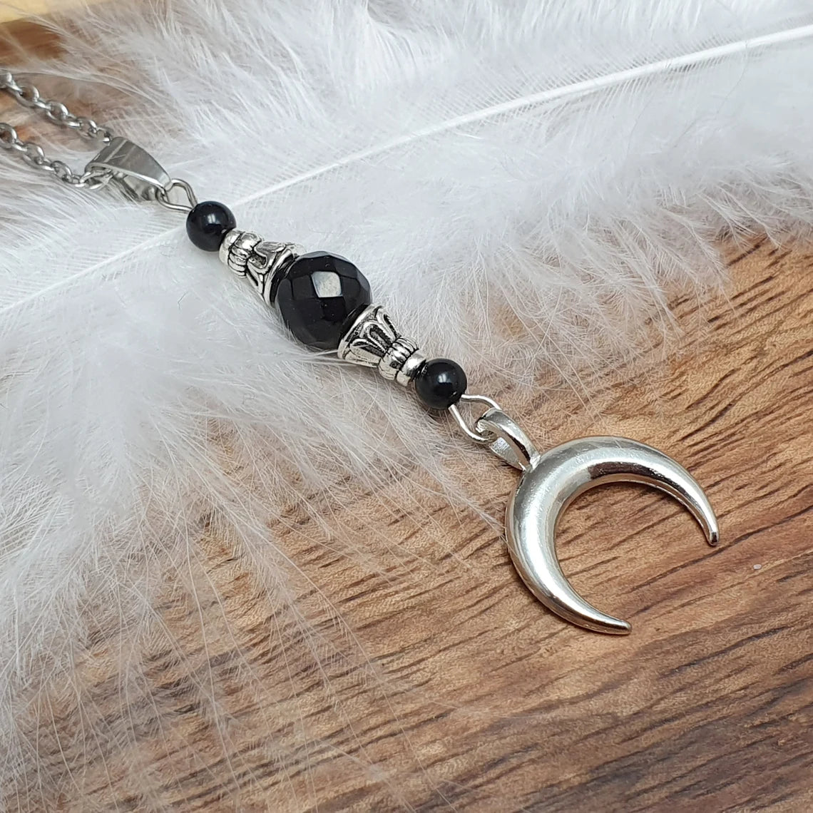 Edelstahlkette mit Anhänger, Mond, Onyxperlen, silberfarbig