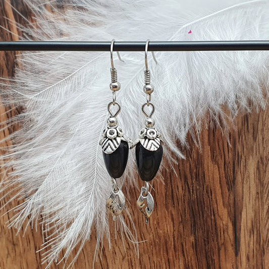 Ohrhänger, Blatt, mit schwarzer Glasperle