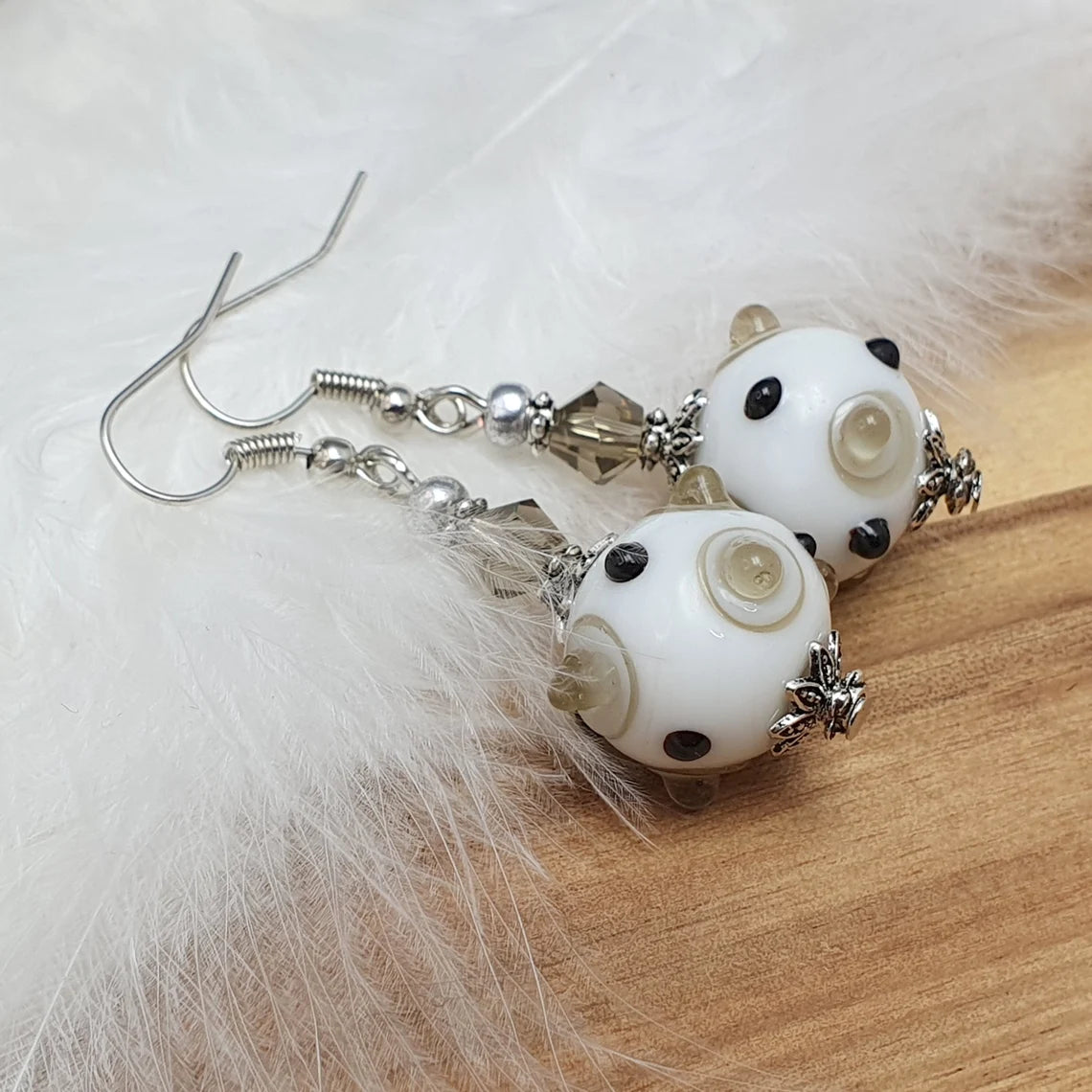Ohrhänger, Lampwork Beads, Weiß mit Spots