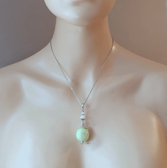 Anhänger Kjeliena, große Kugel, Mint, mit Kristallglasperlen, an Edelstahlkette