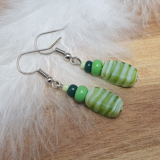 Ohrhänger mit grünen Glasperlen, Jelly Swirl