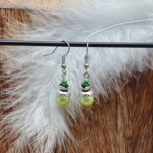 Ohrhänger mit grünen Glasperlen, Lotusblüte, Yoga, Reiki