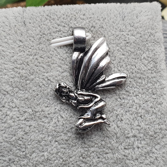 Anhänger für Kette, kleine Elfe, antik silberfarbig