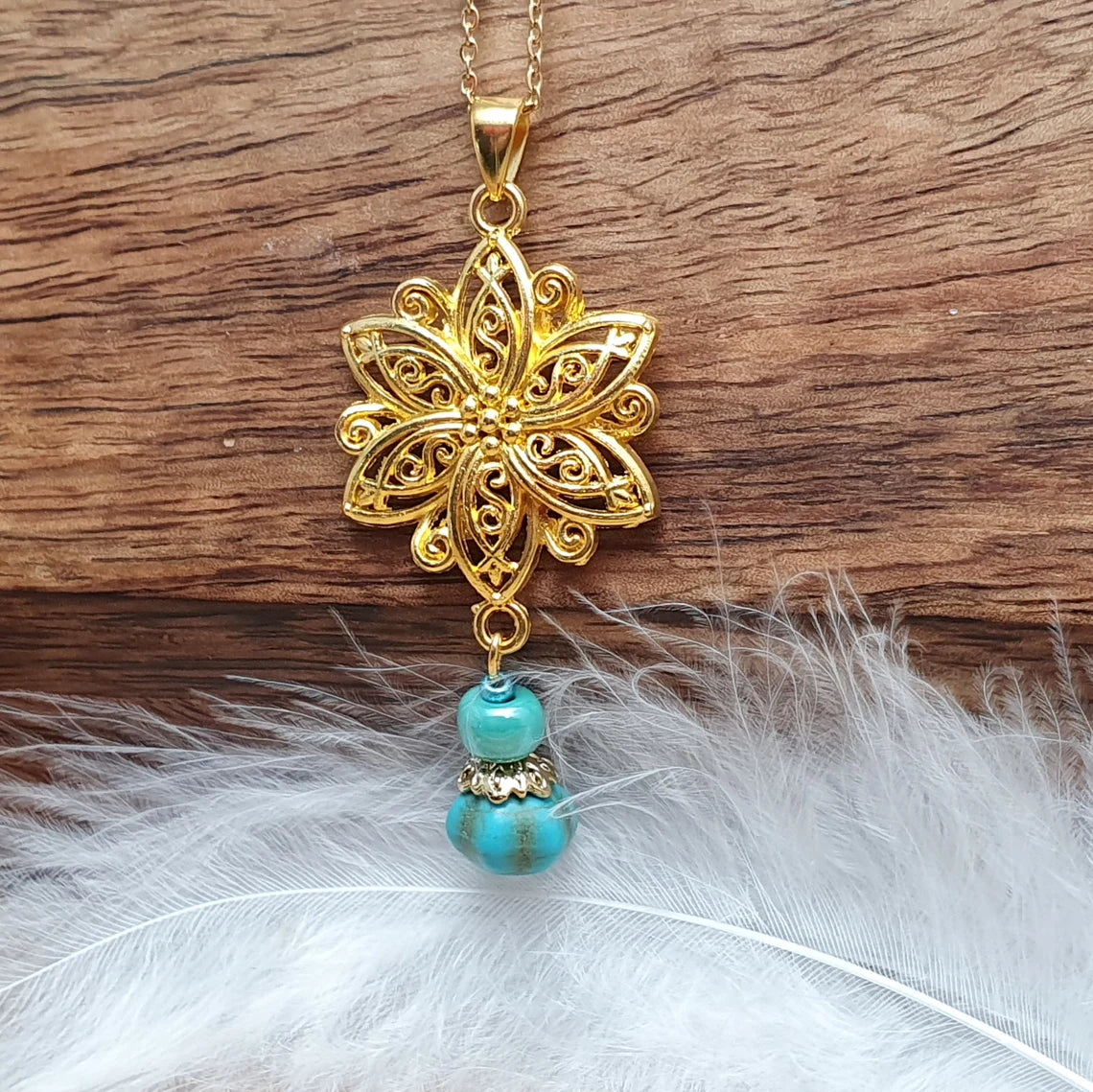 Edelstahlkette mit Anhänger Mandala vergoldet, Howlith