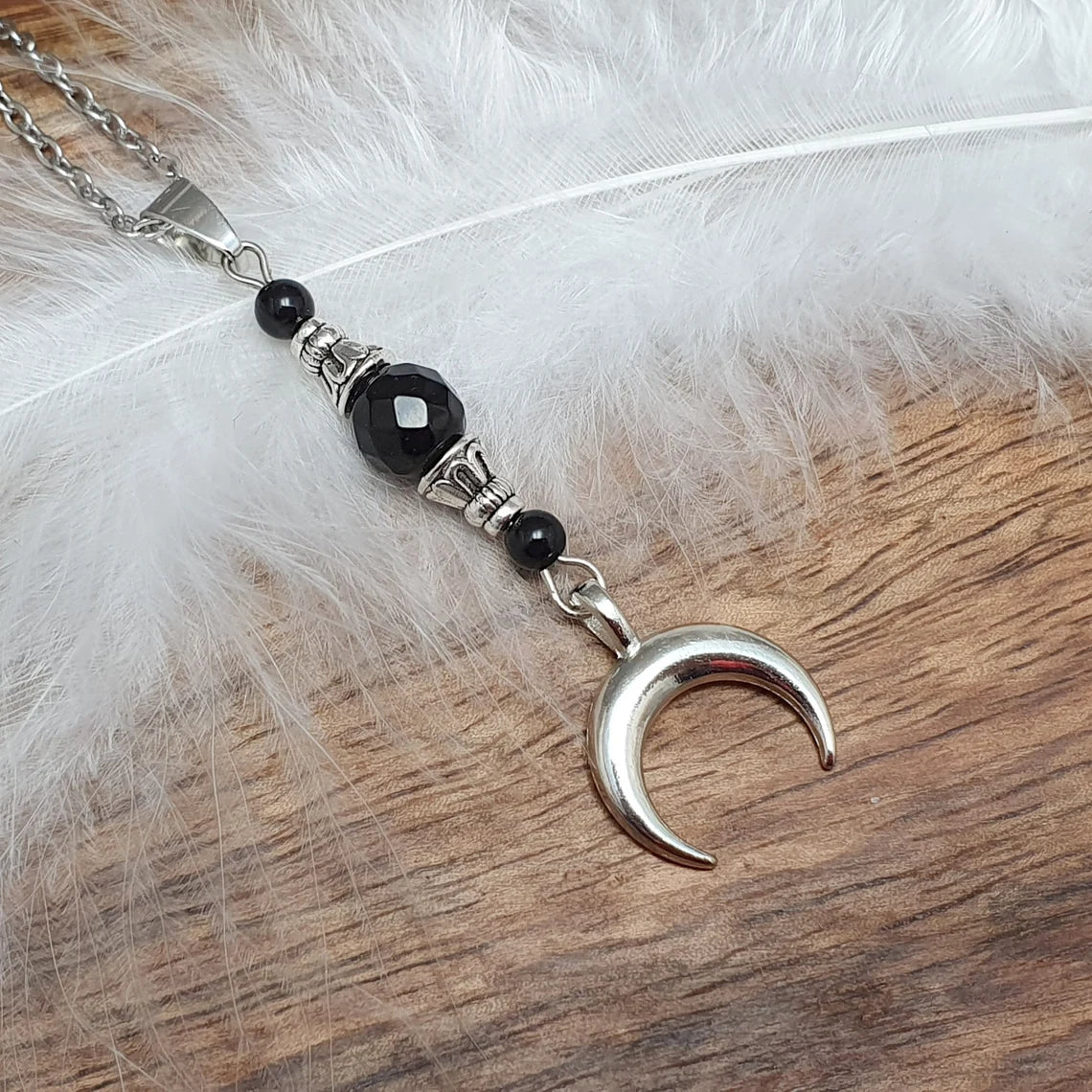 Edelstahlkette mit Anhänger, Mond, Onyxperlen, silberfarbig