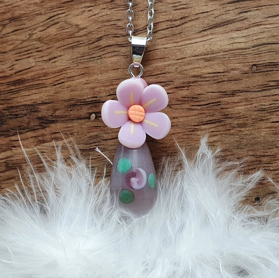 Edelstahlkette mit Anhänger, Glasträne mit Blume, Lila