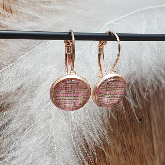 Brisuren Ohrringe in Rosegold vergoldet mit Cabochon Karomuster in Pink