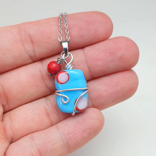 Anhänger blaue Glasperle mit Aludraht an Edelstahlkette