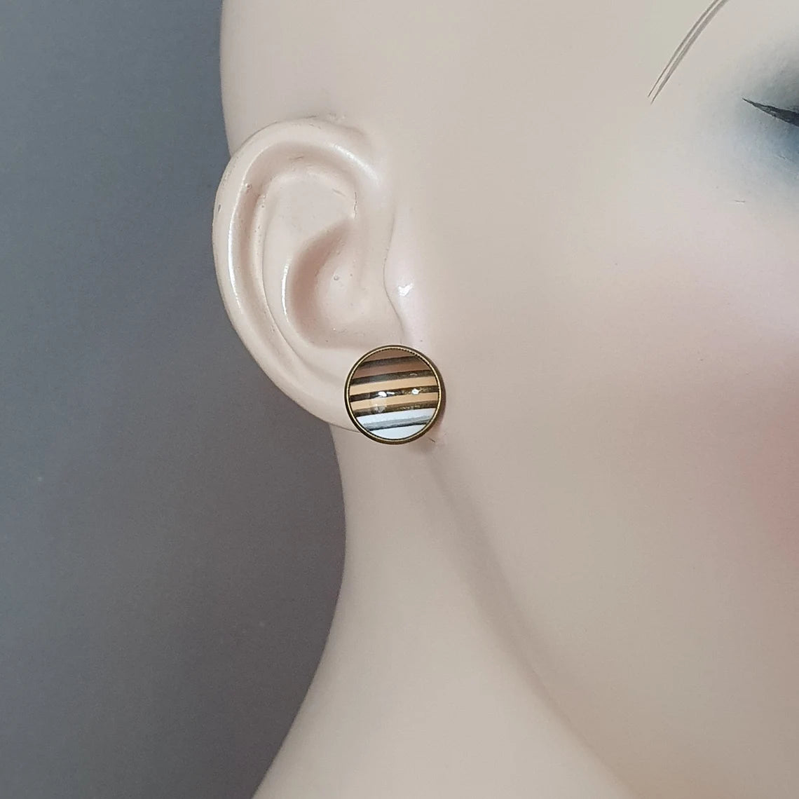 Ohrstecker, braun gestreifter Cabochon, antik Bronzefarbig