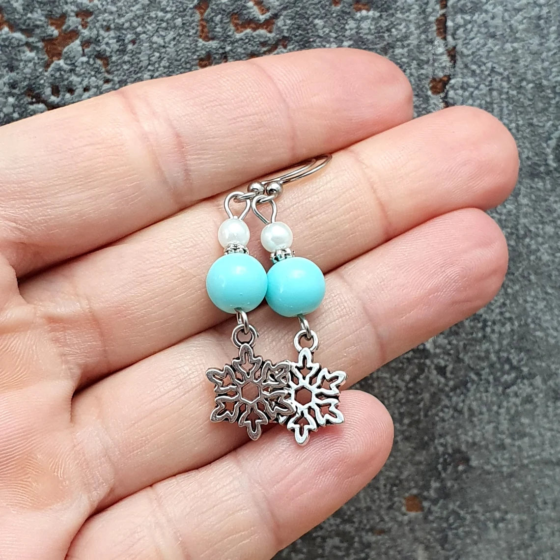 Ohrhänger, Snowy Day, mit Schneeflocke, hellblaue Glasperlen
