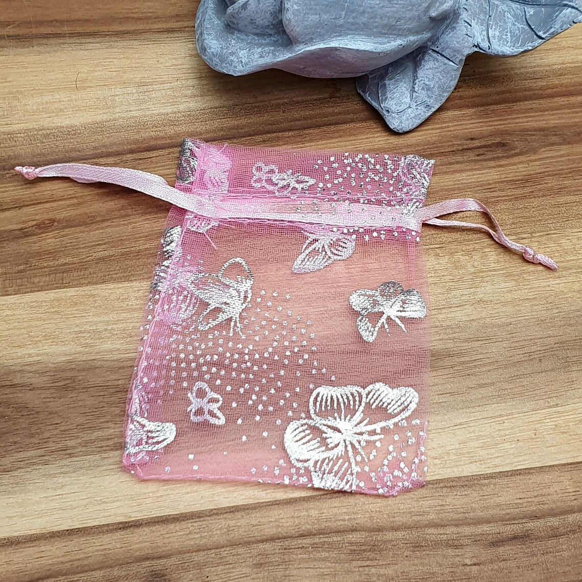 5 kleine Schmuckbeutel aus rosa Organza mit Motiv Schmetterling, 7 x 9cm