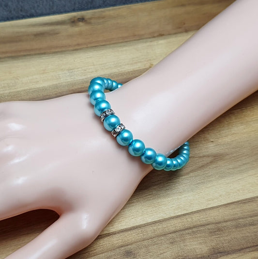 Armband aus aquablauen Glaswachsperlen mit Strassrondellen