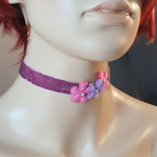 Choker mit Blumentrio, Samt, Pflaume, Halsband, Kropfband, Dirndlschmuck
