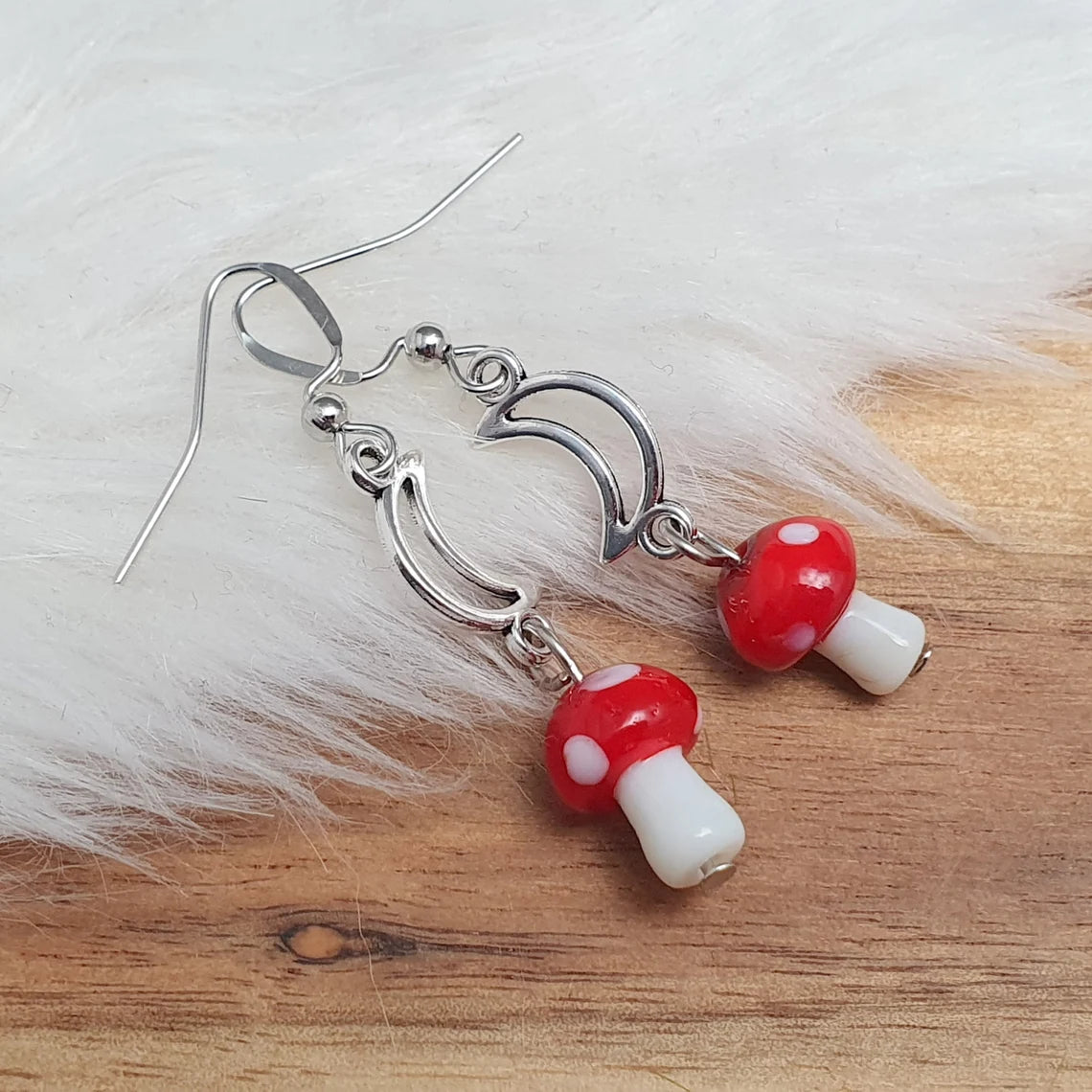 Zarte Ohrhänger ~ Tell me a fairytale ~ mit kleinen Fliegenpilzen aus Glas an Edelstahl