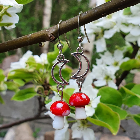 Zarte Ohrhänger ~ Tell me a fairytale ~ mit kleinen Fliegenpilzen aus Glas an Edelstahl