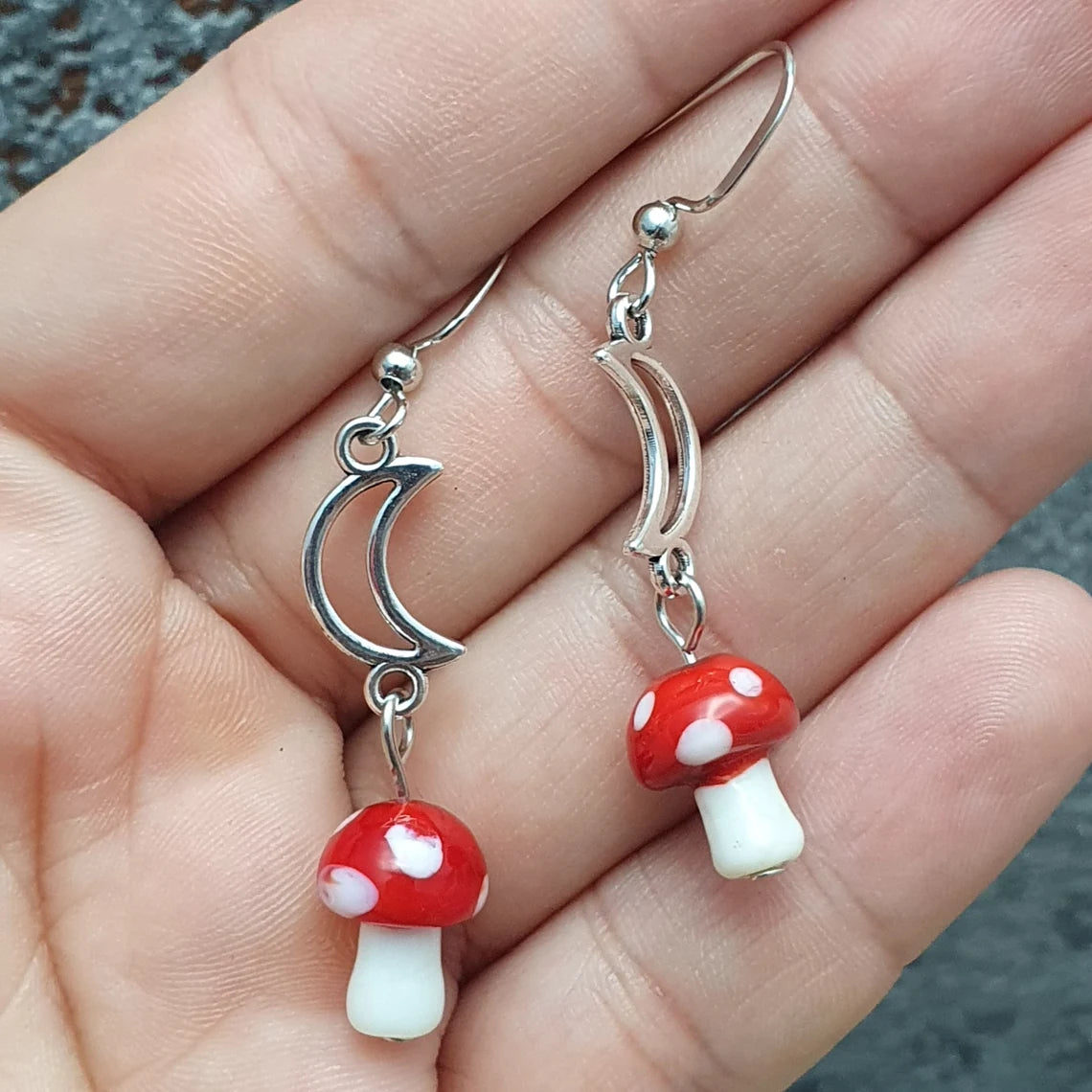 Zarte Ohrhänger ~ Tell me a fairytale ~ mit kleinen Fliegenpilzen aus Glas an Edelstahl