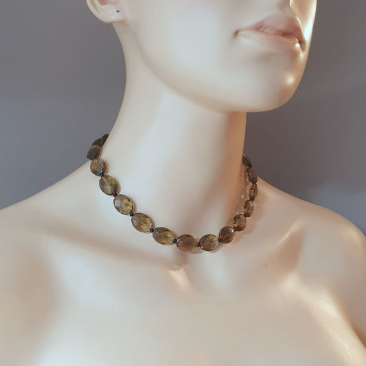 Choker Anastasia, Glasperlen, Rauchquarz, Olive