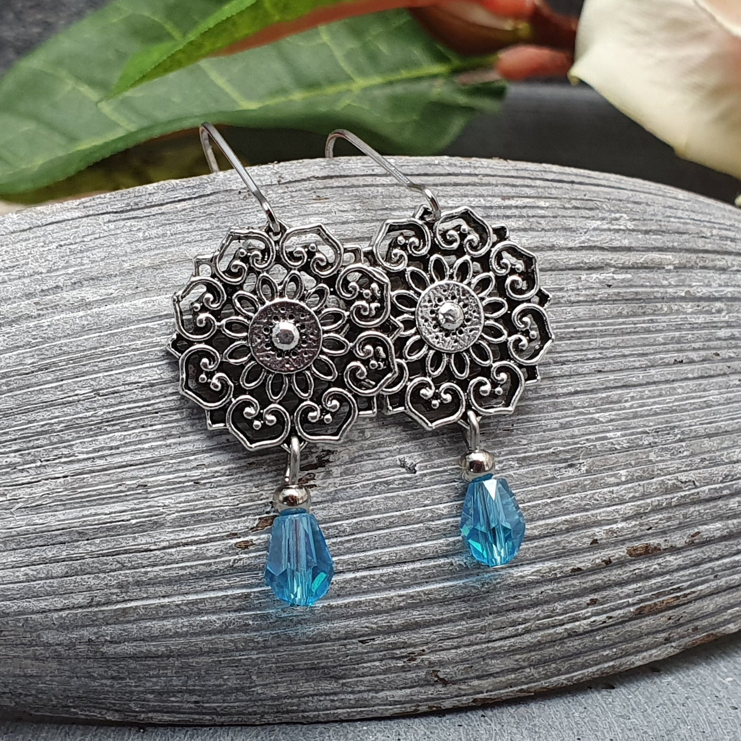 Ohrhänger, Mandala, Blauer Glastropfen, Silberfarbig