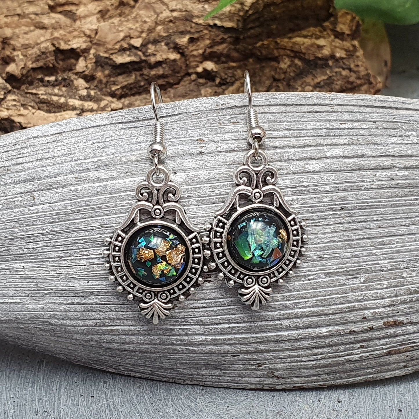 Ohrhänger im Antikdesign mit Cabochon