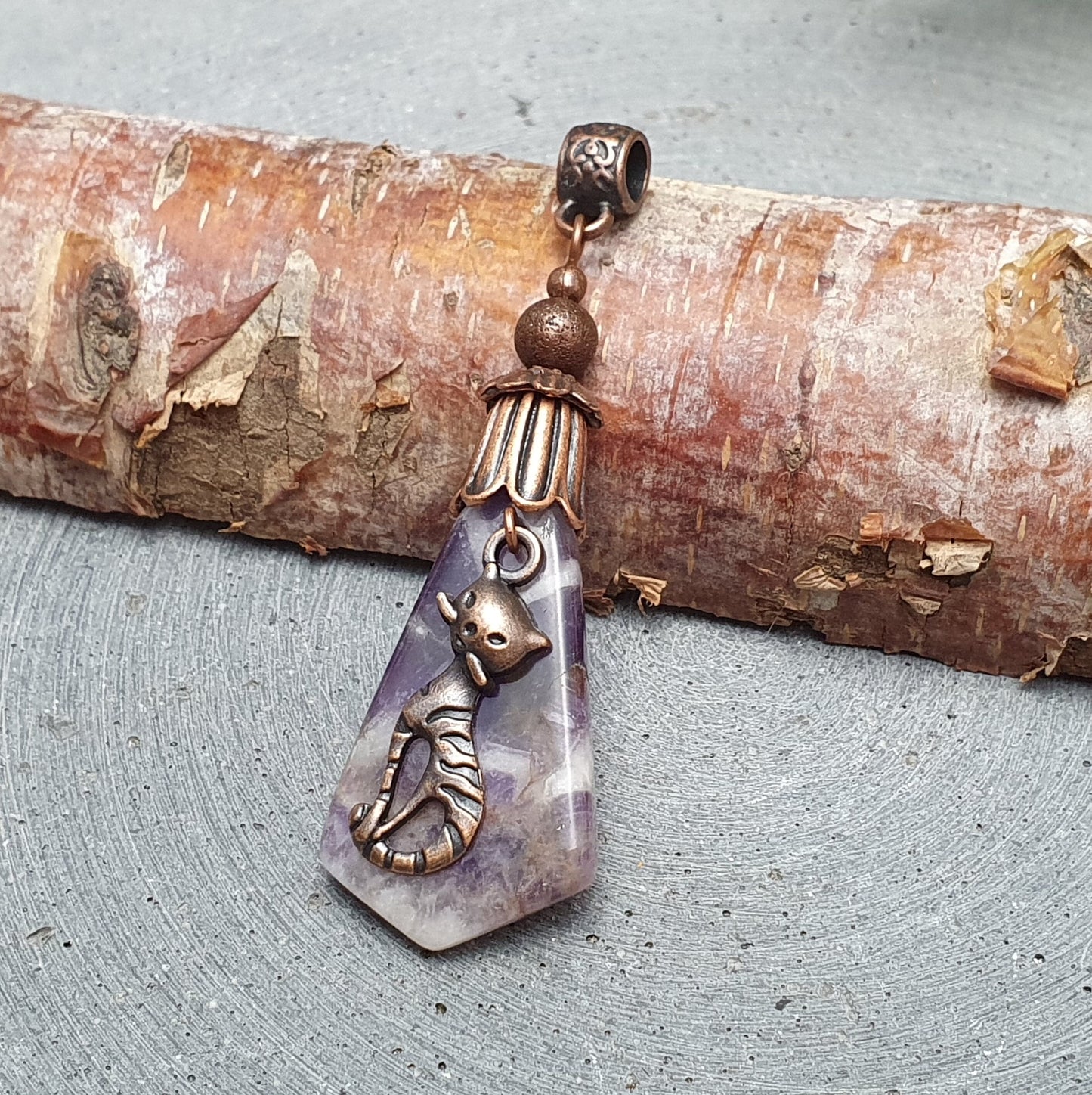 Anhänger Amethyst mit Katze, Antik Kupferfarbig