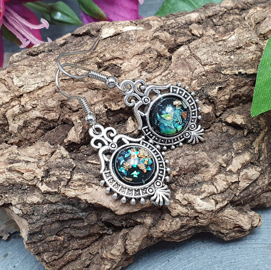 Ohrhänger im Antikdesign mit Cabochon