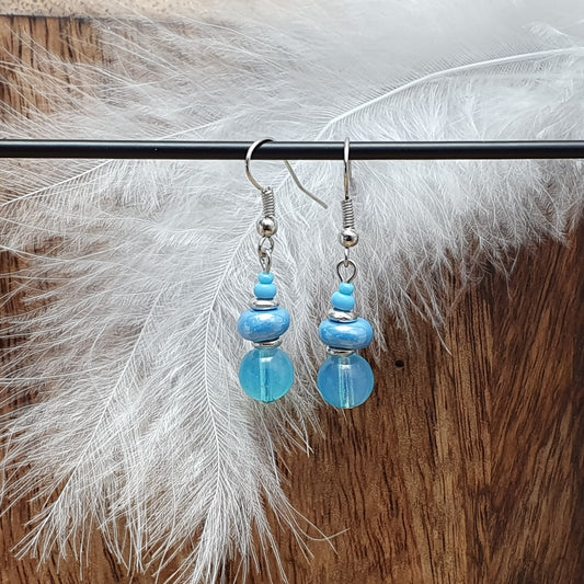 Ohrhänger mit blauen Glasperlen, Preciosa