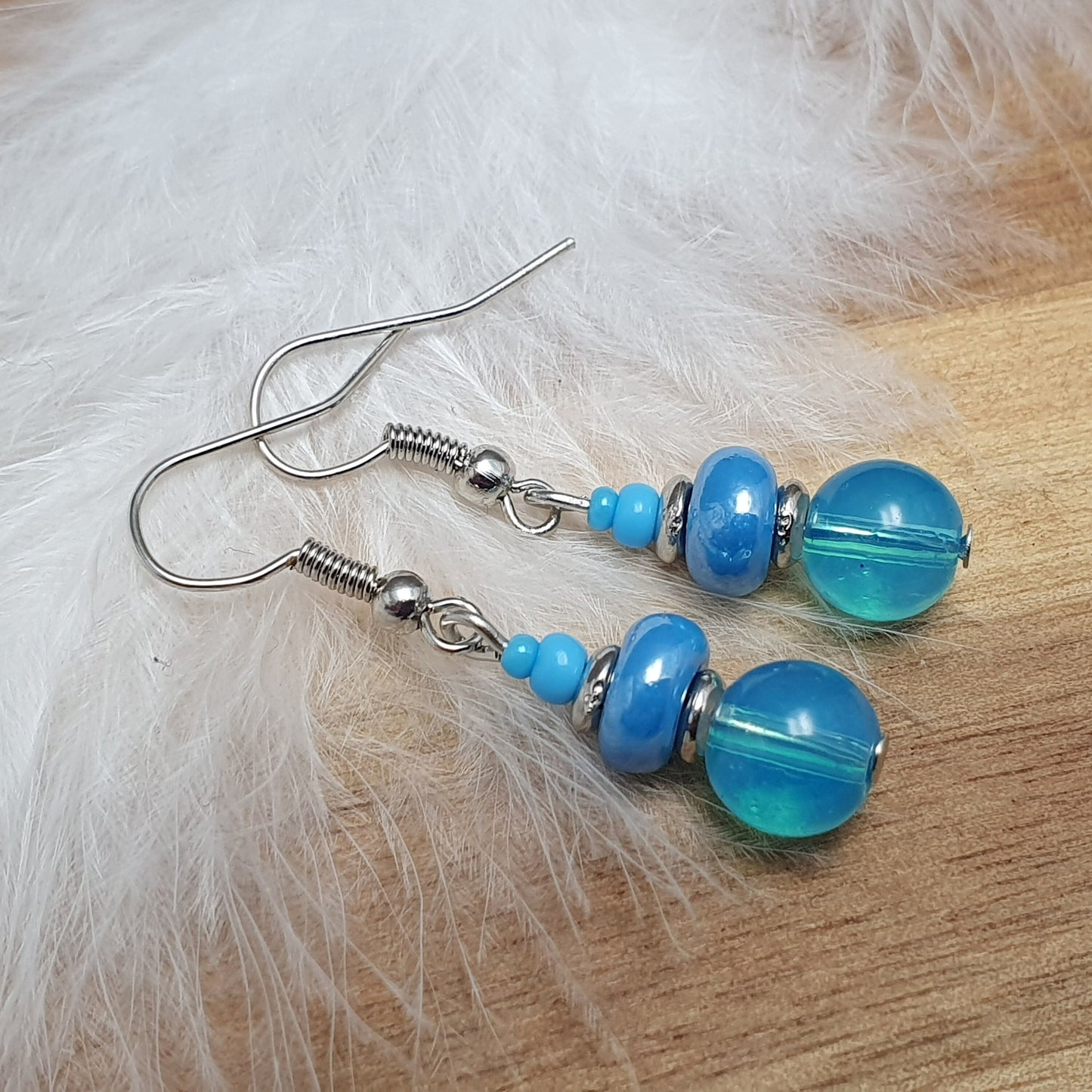 Ohrhänger mit blauen Glasperlen, Preciosa
