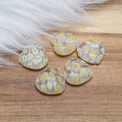 4 Millefiori Glasperlen, Transparent mit weiß/gelben Blumen, Herz, 14x16mm