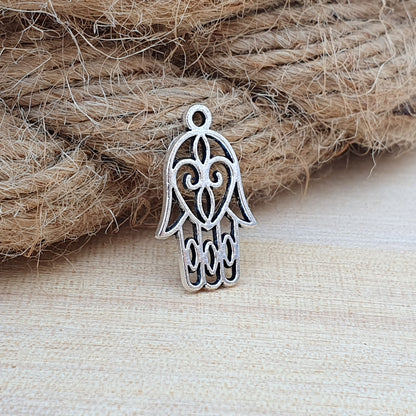 3 filigrane Anhänger die Hand Fatimas oder Hamsa Hand in antik silberfarbig, 21mm