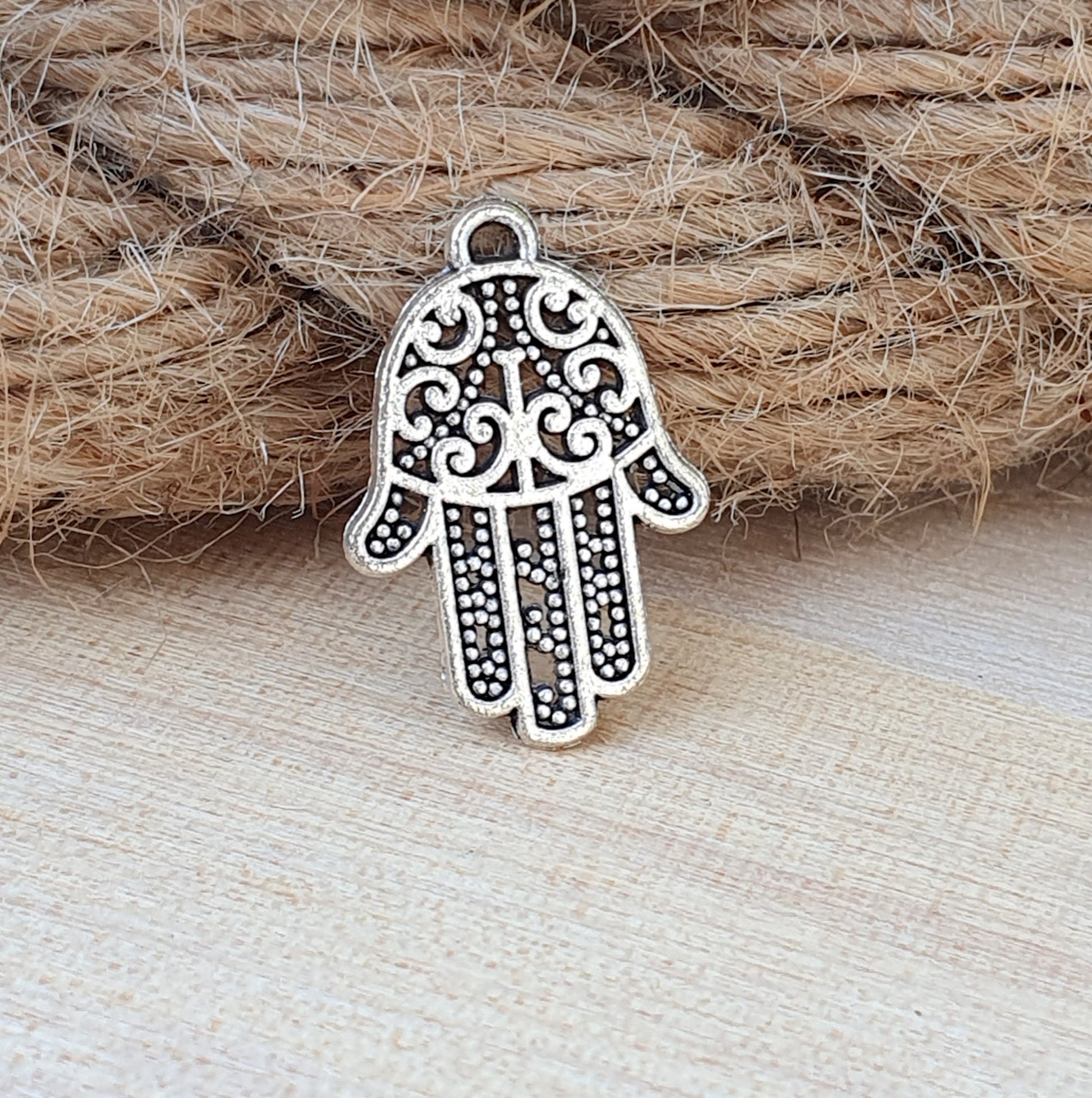 3 Anhänger Hamsa Hand, die Hand Fatimas, antik silberfarbig, 20mm