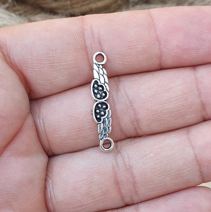 4 Schmuckverbinder Engelsflügel mit Herzen, antik silberfarbig, 27mm, Makramee Armband DIY