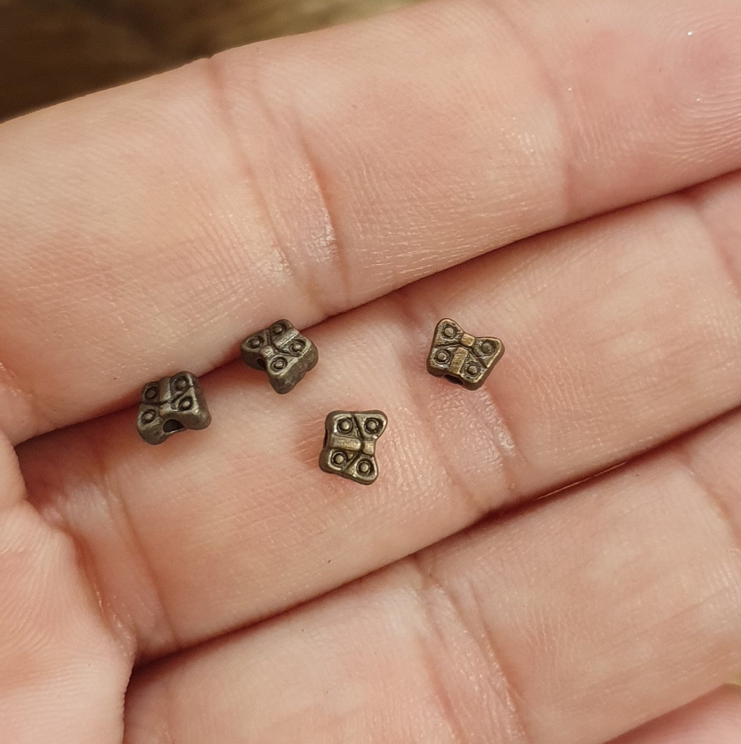 20 kleine Metallperlen Schmetterling in antik bronzefarbig, 4mm