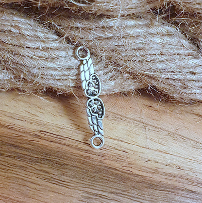 4 Schmuckverbinder Engelsflügel mit Herzen, antik silberfarbig, 27mm, Makramee Armband DIY