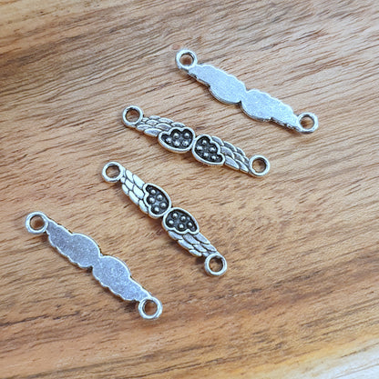 4 Schmuckverbinder Engelsflügel mit Herzen, antik silberfarbig, 27mm, Makramee Armband DIY