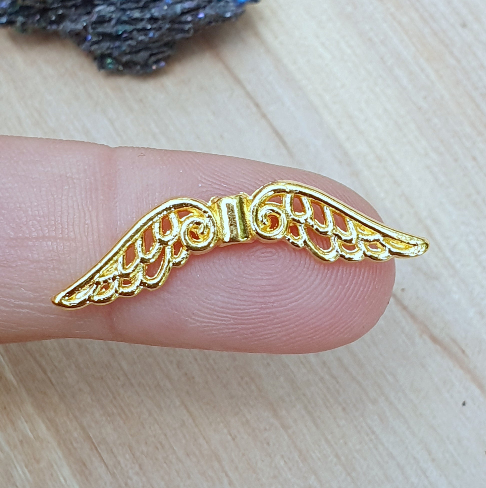 8 Metallperlen Flügel, Engel, 30mm, vergoldet