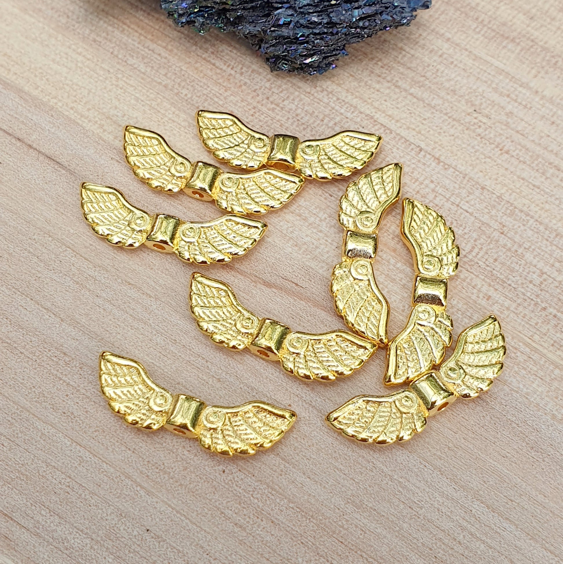 8 Metallperlen Flügel, Engel, 21mm, vergoldet