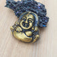 Handgefertigter Anhänger/Cabochon lachender Buddha, aus Kunstharz, Handbemalt, mit Goldfinish