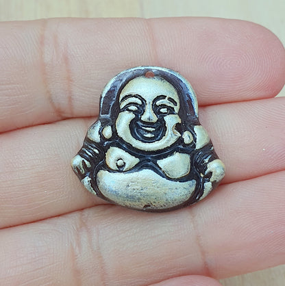 Handgefertigter Anhänger/Cabochon lachender Buddha, aus Kunstharz, Handbemalt