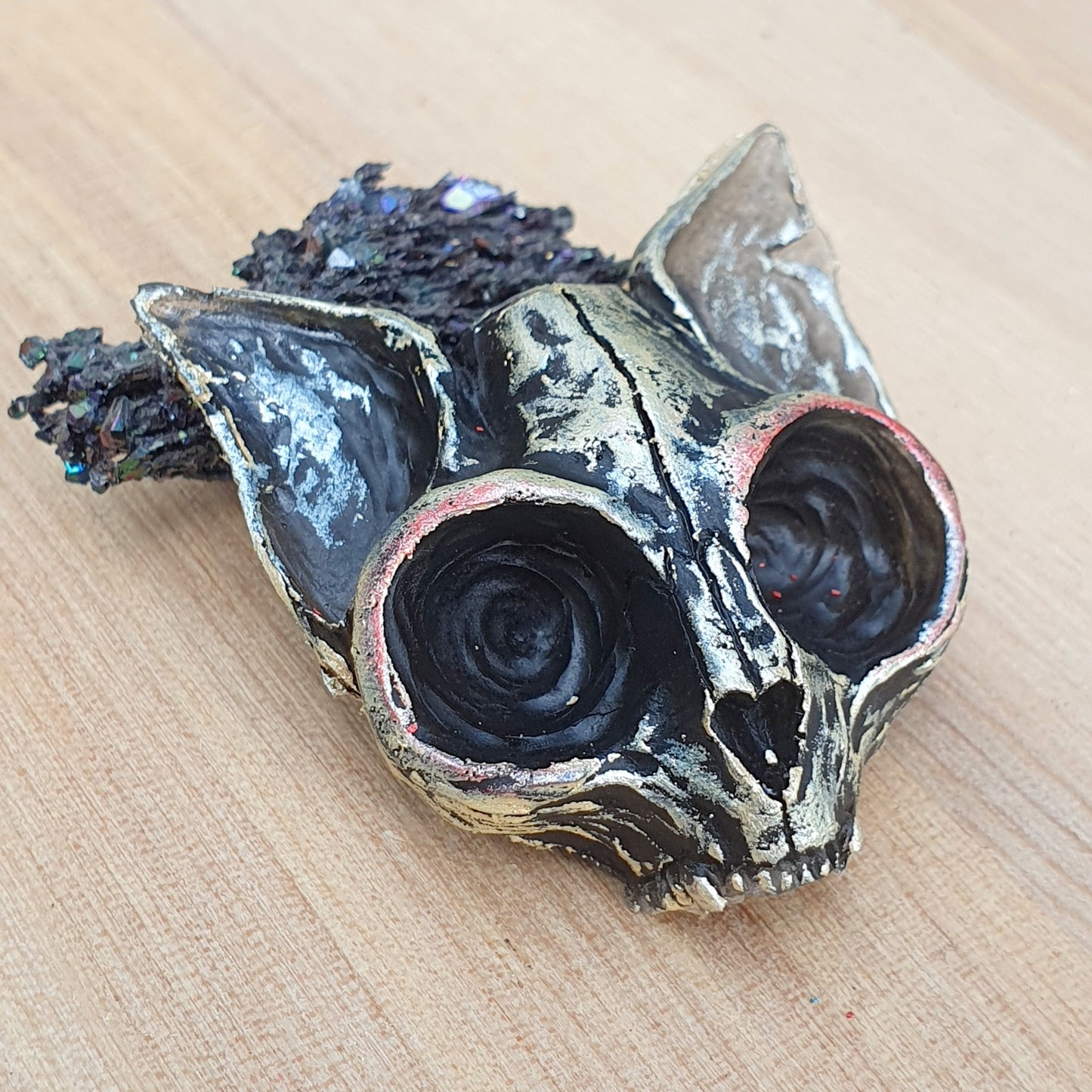 Handgefertigter Cabochon Fledermaus Schädel, aus Kunstharz, Handbemalt