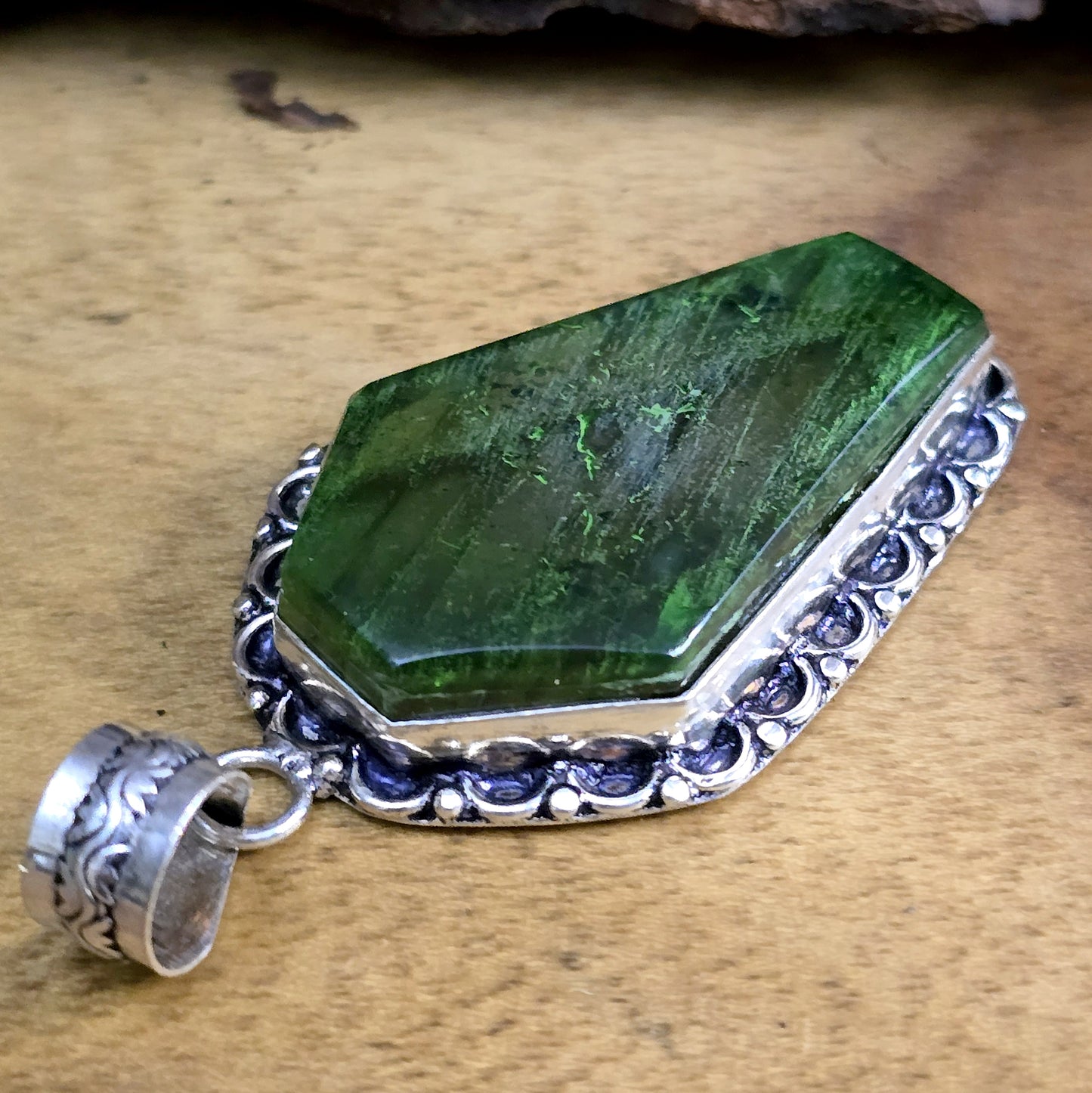 .925 Sterling Silber Anhänger, Sarg mit Cabochon aus Spektrolith