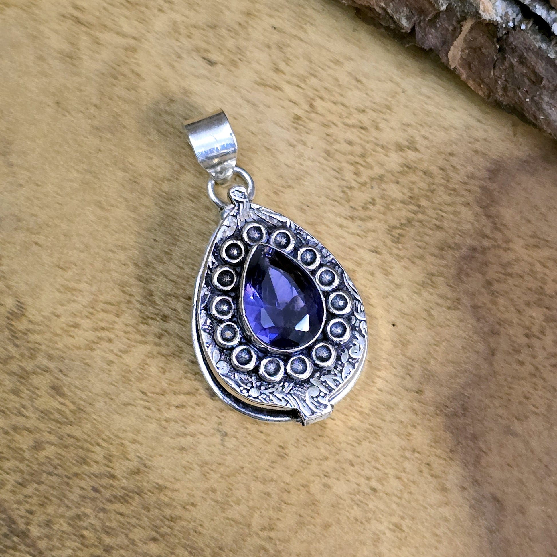 .925 Sterling Silber Anhänger, Giftbox mit facettiertem Amethyst