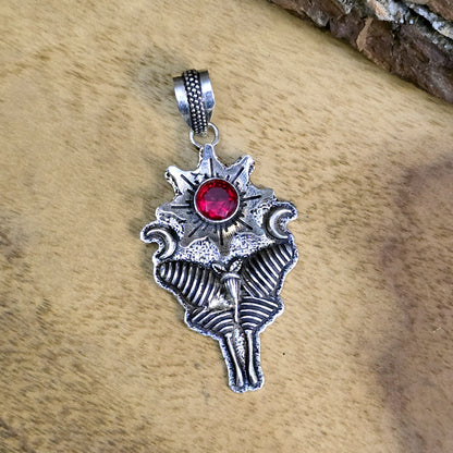 .925 Sterling Silber Anhänger, Luna Nachtfalter mit Sternblume und Cabochon aus Granat