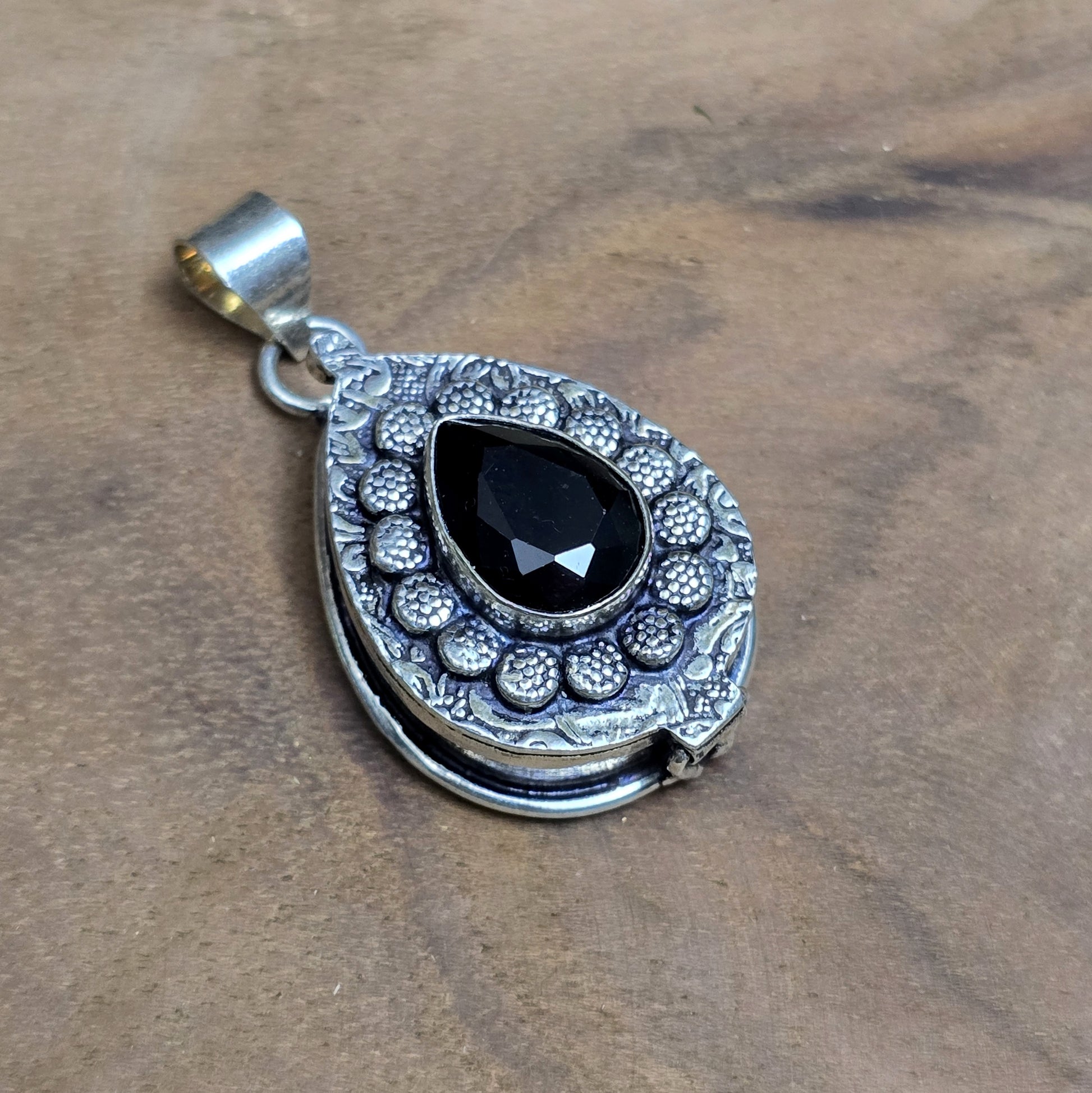 .925 Sterling Silber Anhänger, Giftbox mit facettiertem schwarzen Spinell