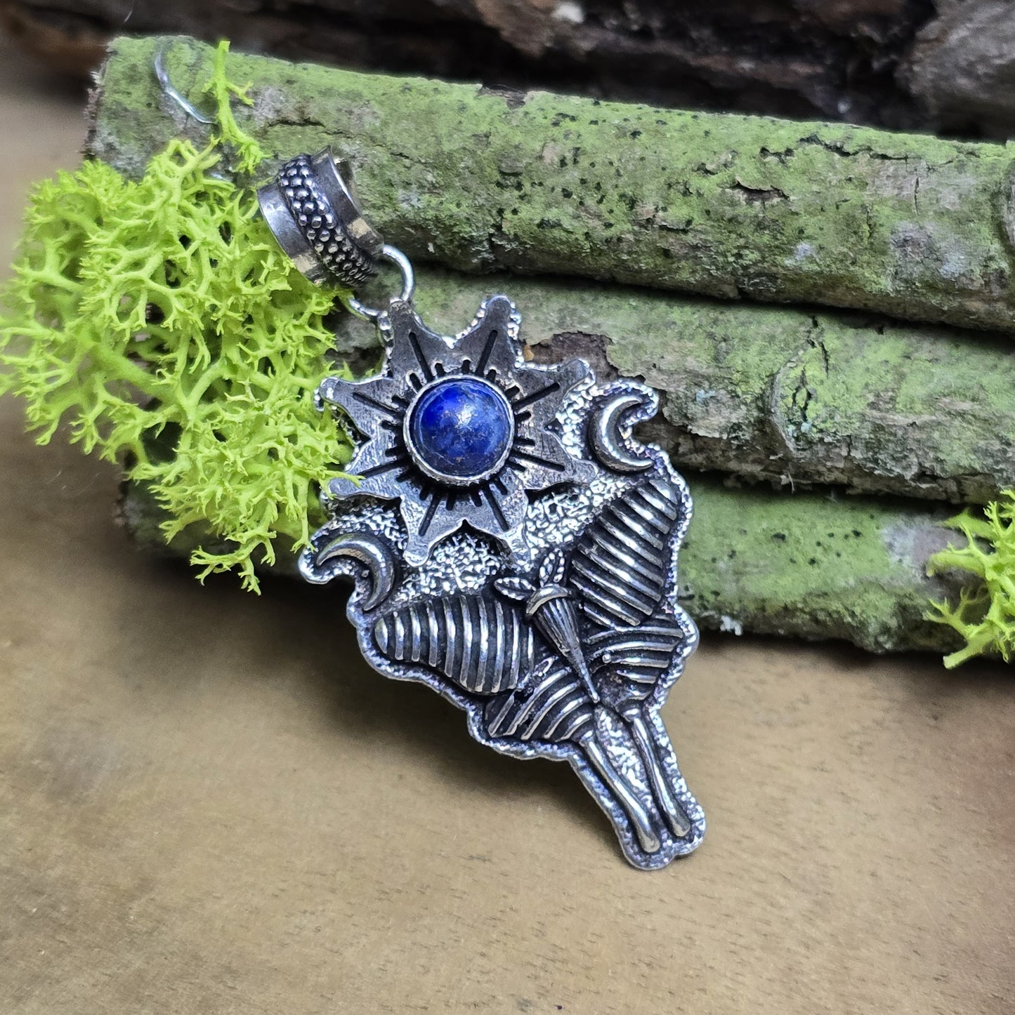 .925 Sterling Silber Anhänger, Luna Nachtfalter mit Sternblume und Cabochon aus Lapislazuli