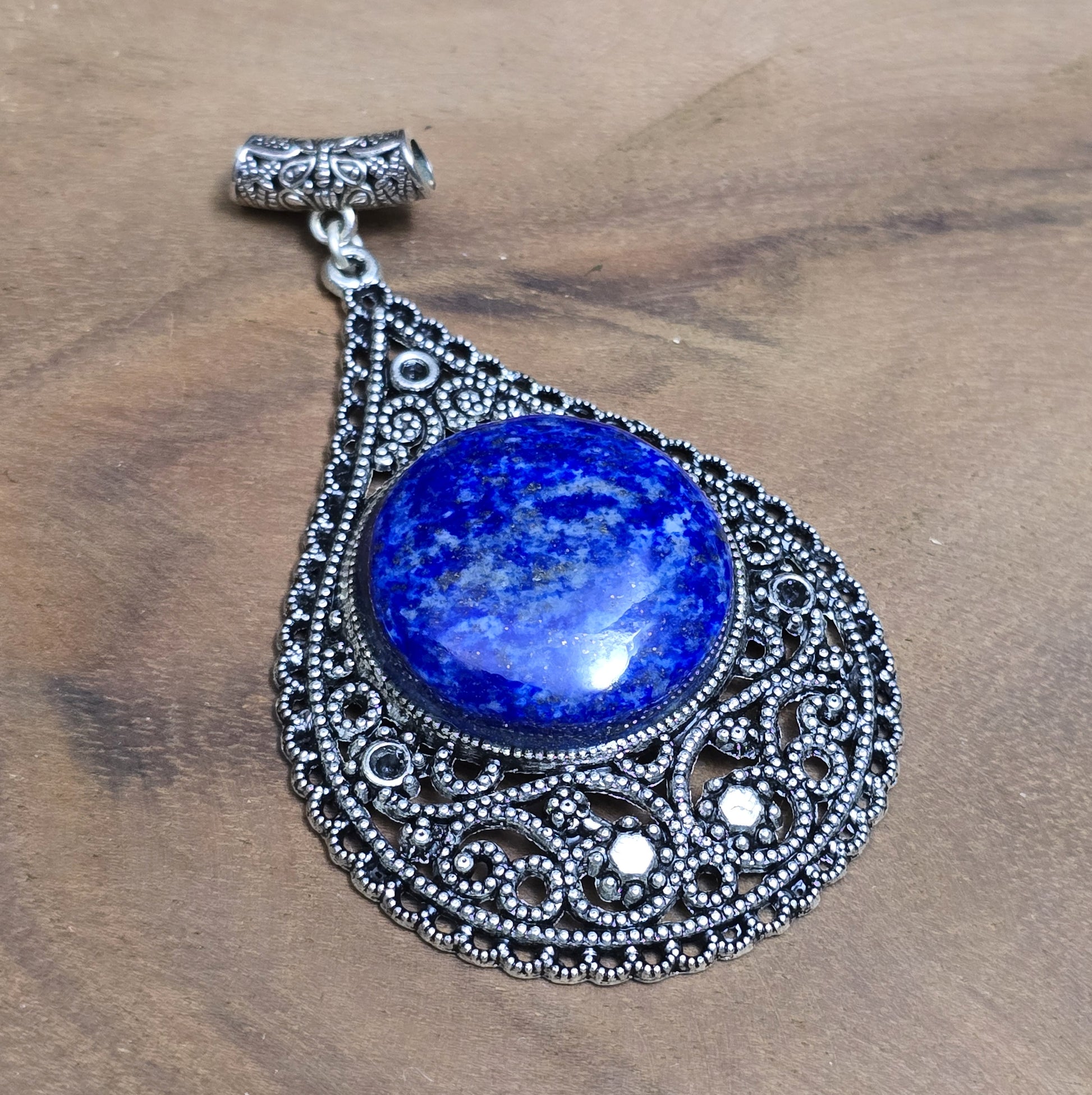 .925 Sterling Silber Anhänger, großer, filigraner Tropfen mit rundem Lapislazuli