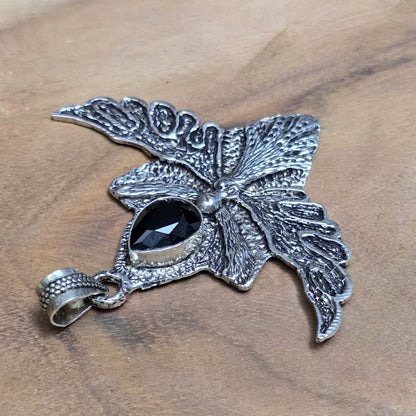 .925 Sterling Silber Anhänger, mystischer Engel mit schwarzem Spinell